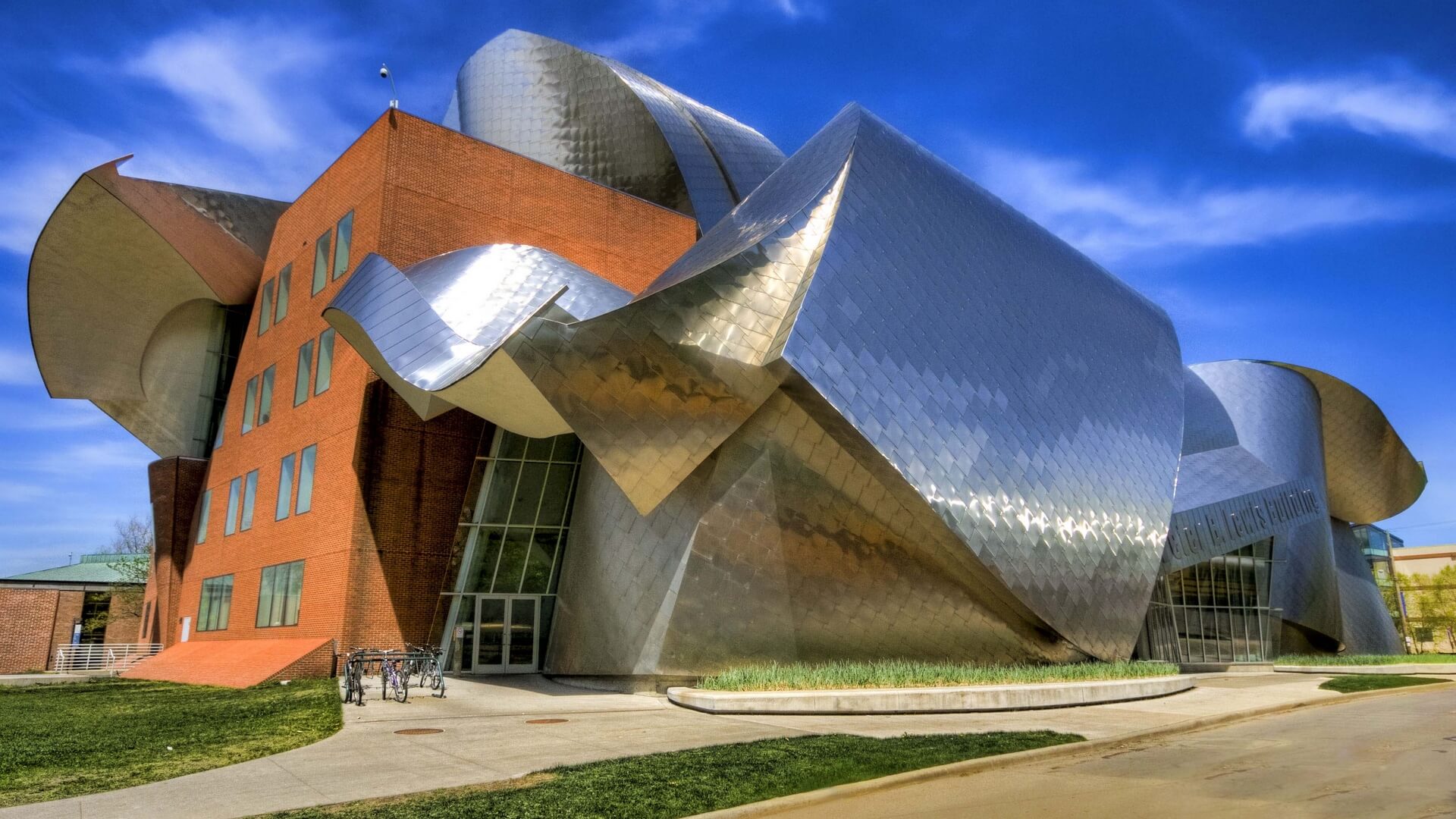 Frank Gehry Weatherhead School of Management- Foto via Guido Stompff (boek Design Thinking)